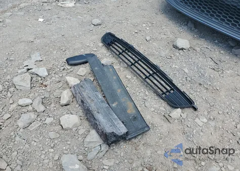 2010 Toyota Corolla Base z USA, uszkodzony, nr VIN 2T1BU4EE0AC270118